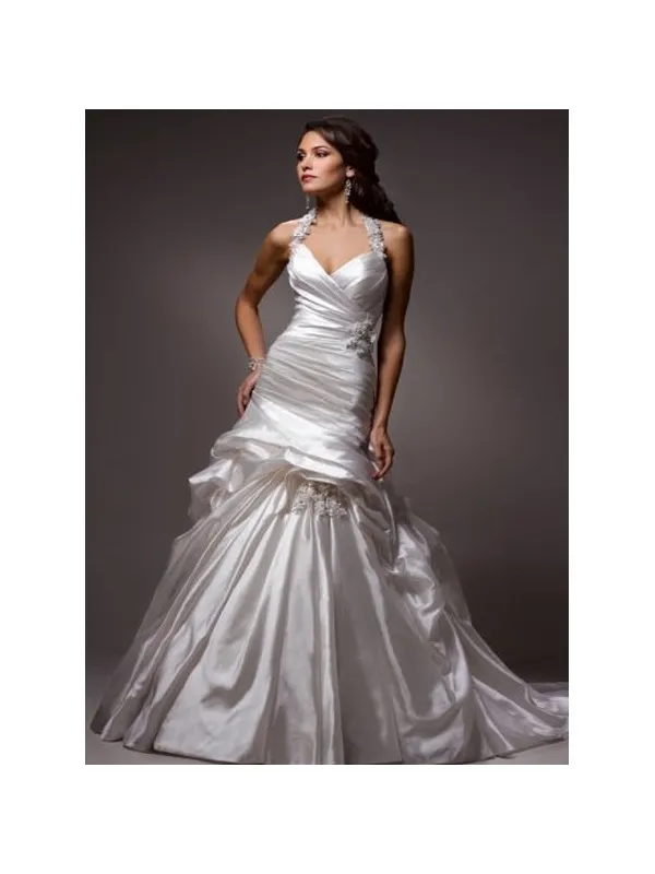 Abito da sposa mezza sirena con drappeggi in raso