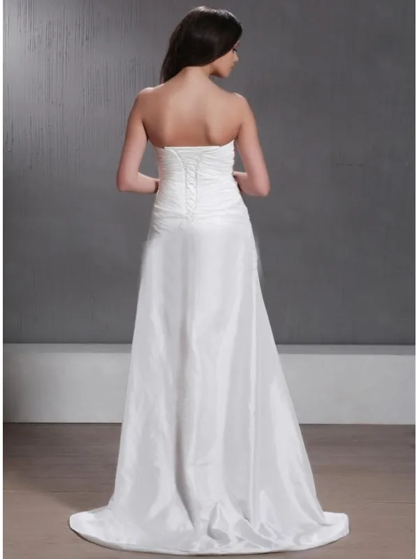 Abito da sposa semplicissimo senza decorazioni in taffetta