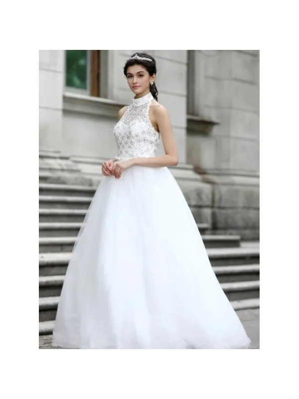 Abito principesco con scollo all'americana di pizzo e tulle
