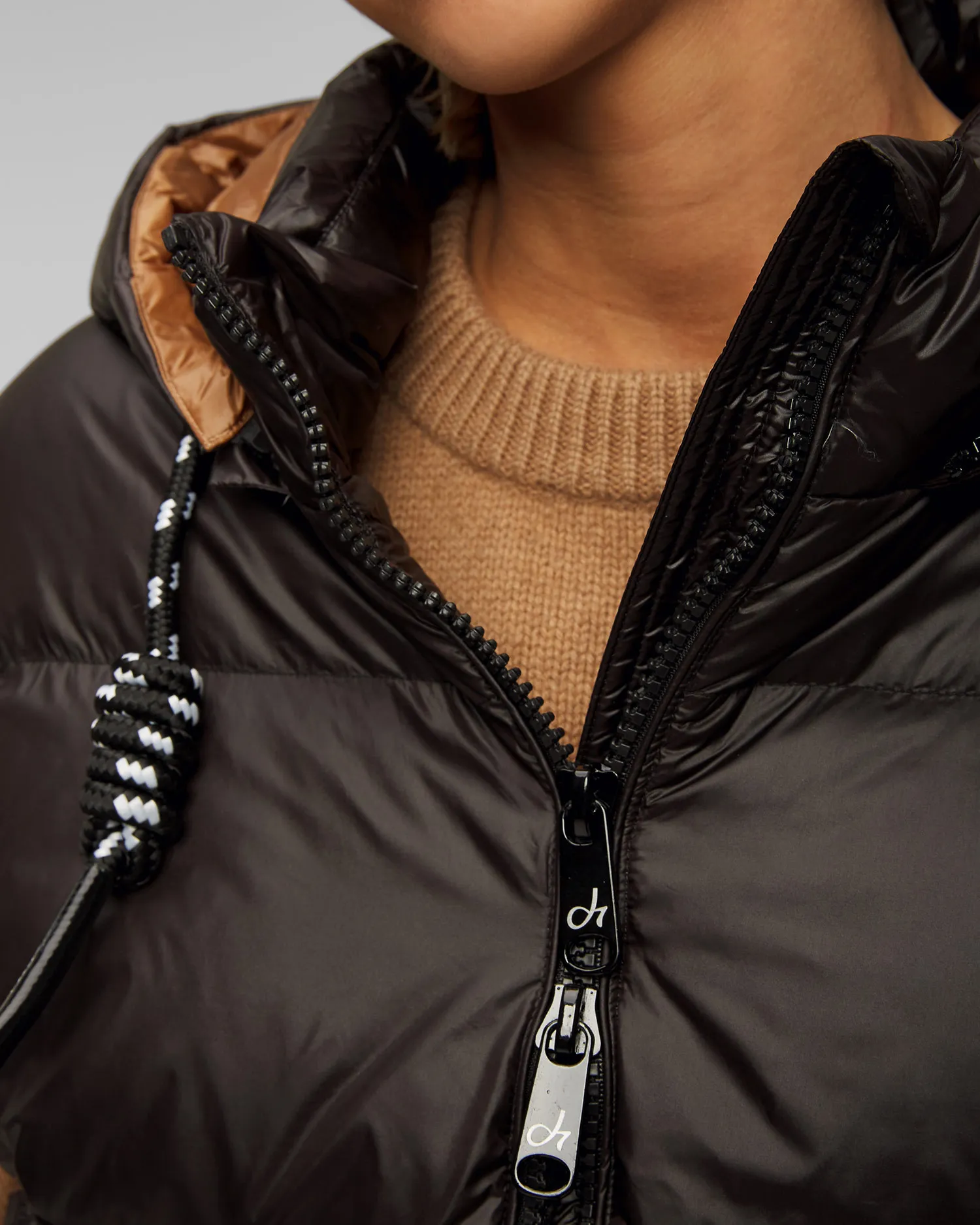 Gilet nero con piumino da donna Deha d93580-10009