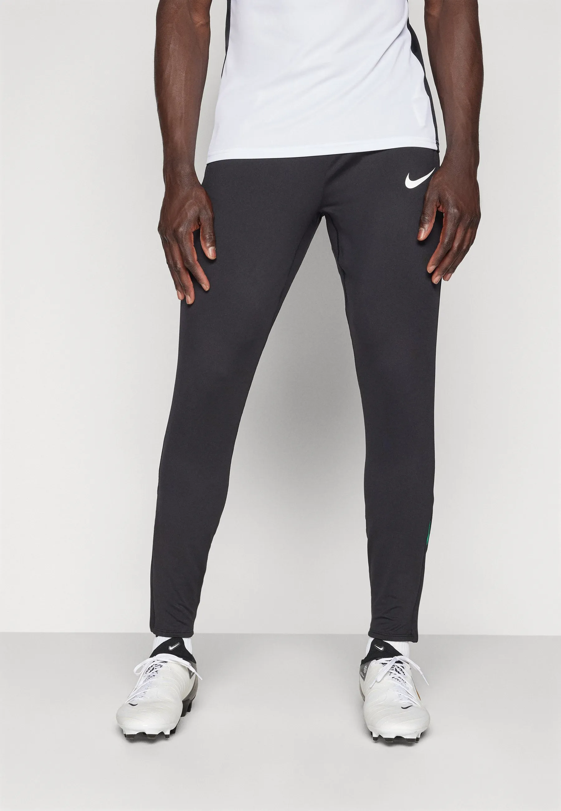 STRIKE PANT - Pantaloni sportivi